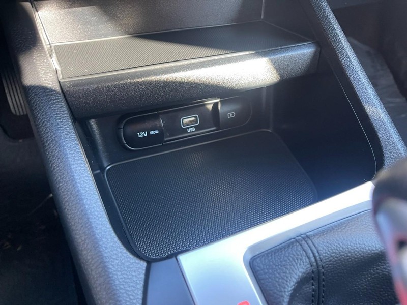 Kia Forte Vehicle Image 25