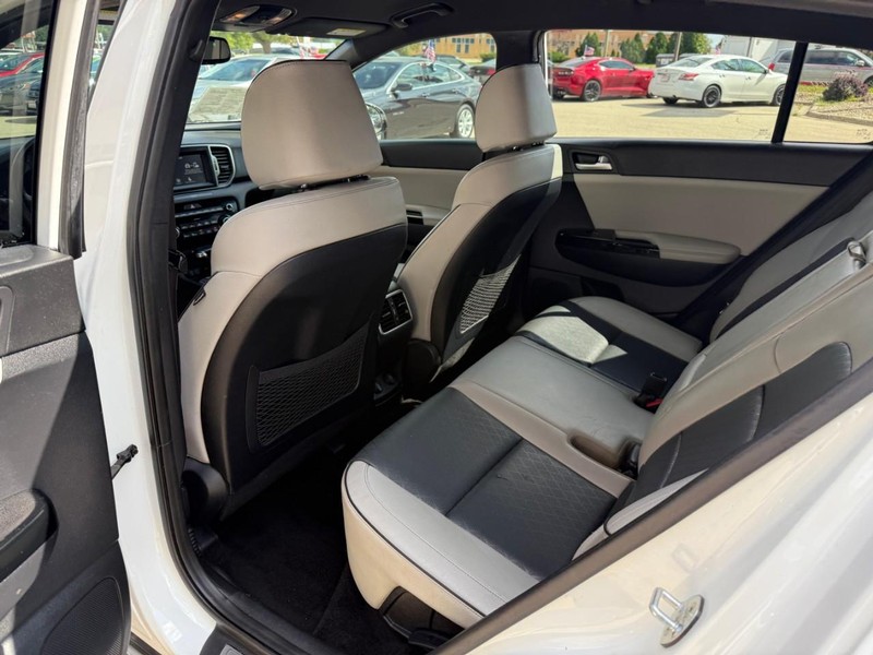 Kia Sportage Vehicle Image 12