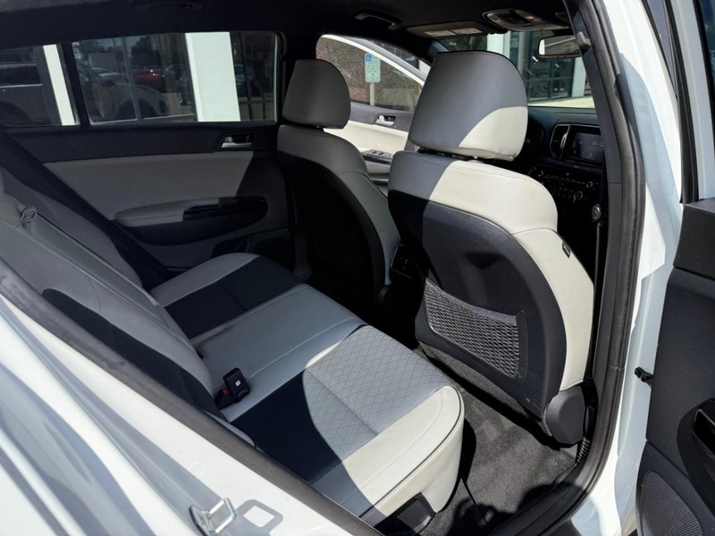 Kia Sportage Vehicle Image 15