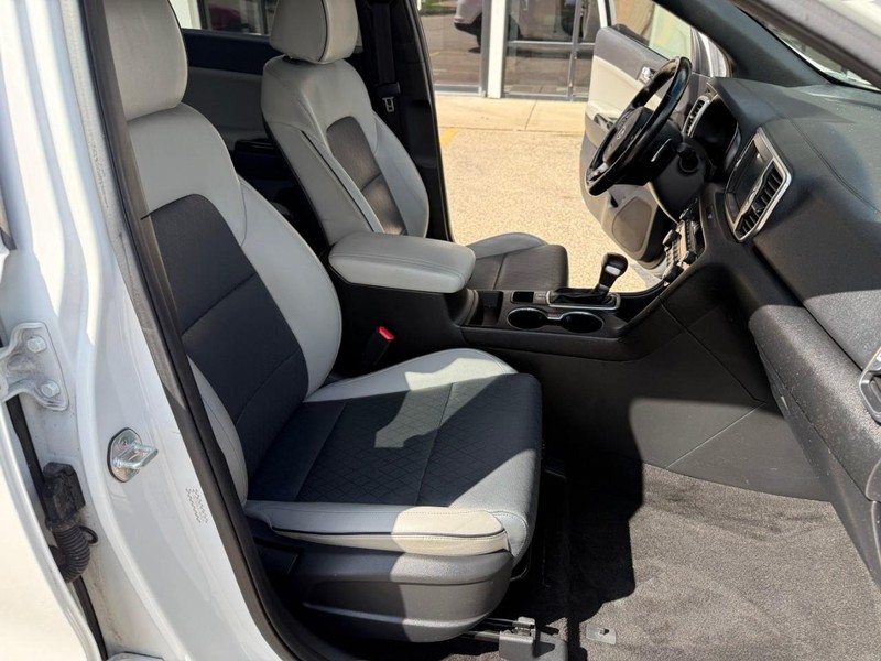 Kia Sportage Vehicle Image 16