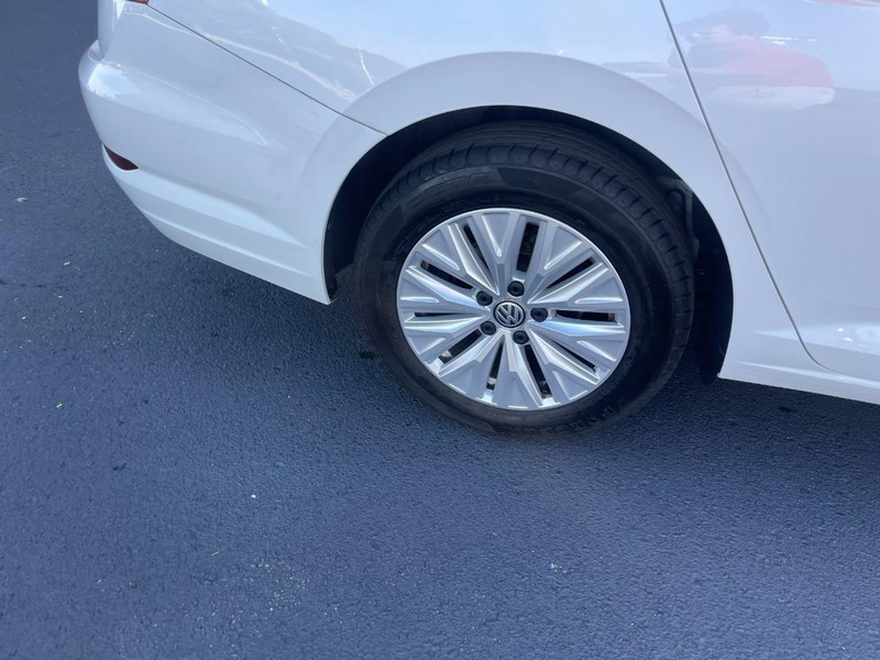 Volkswagen Jetta Vehicle Image 08