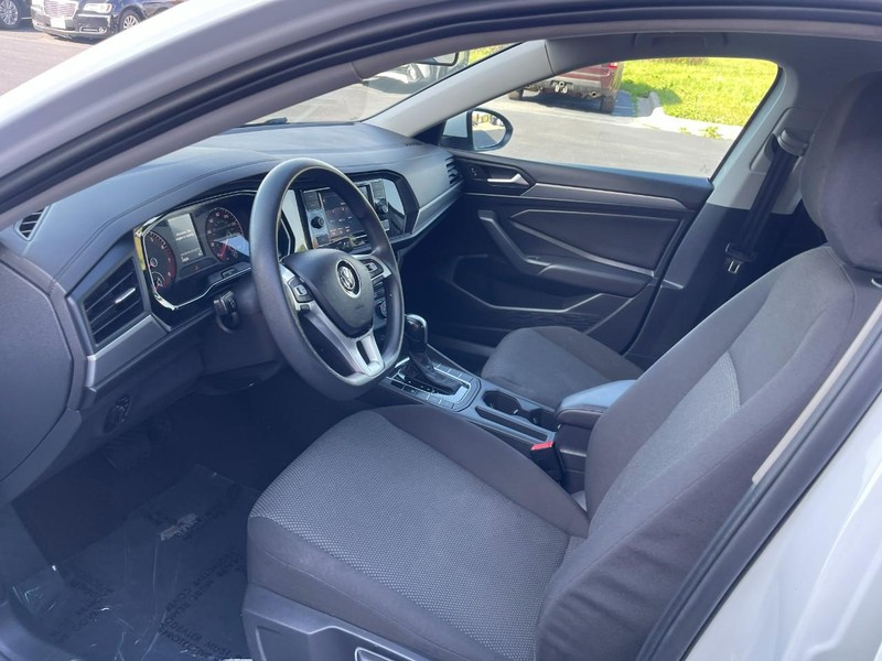 Volkswagen Jetta Vehicle Image 17