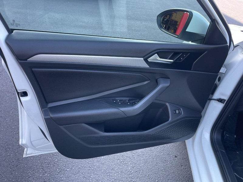 Volkswagen Jetta Vehicle Image 18