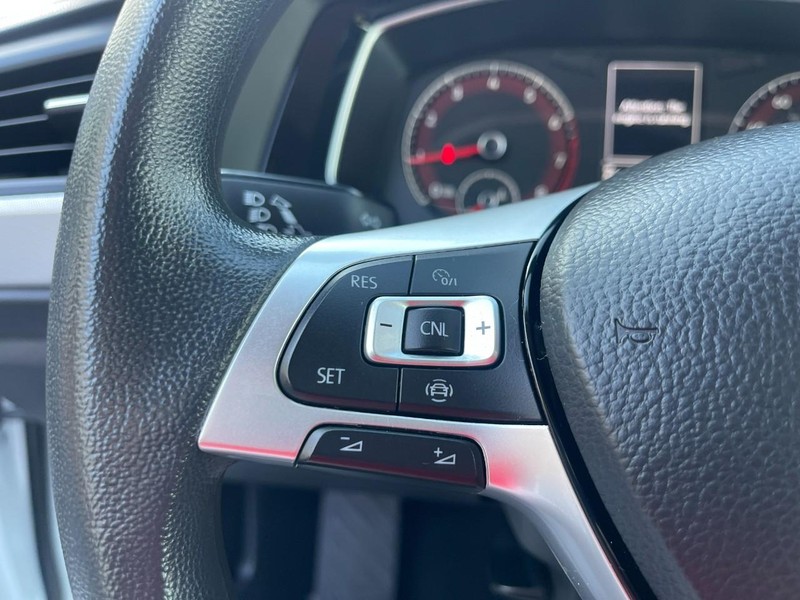 Volkswagen Jetta Vehicle Image 21