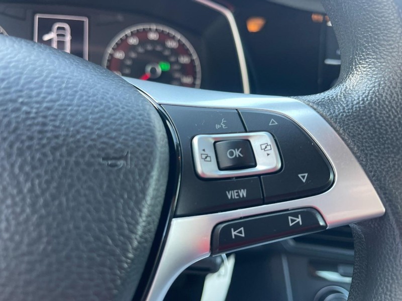 Volkswagen Jetta Vehicle Image 22