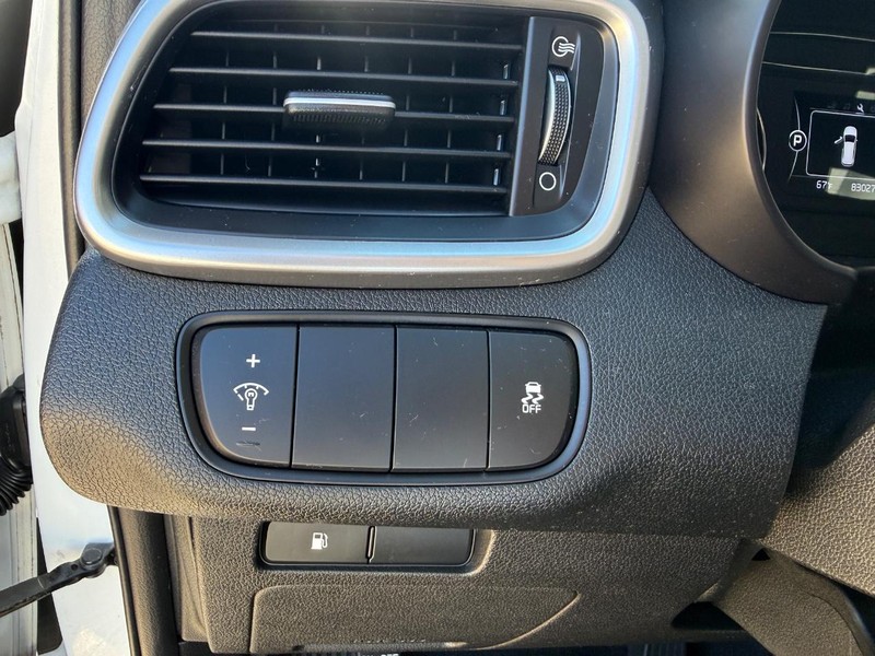 Kia Sorento Vehicle Image 18