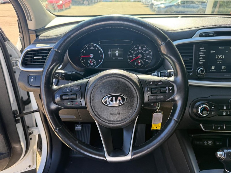 Kia Sorento Vehicle Image 20