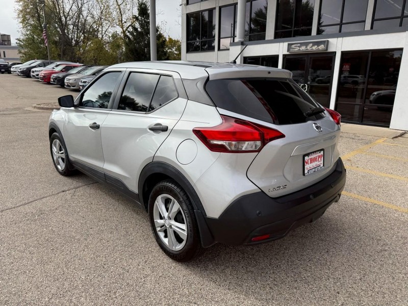 Nissan Kicks Vehicle Image 07