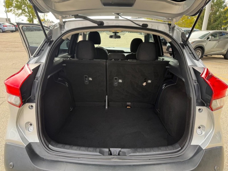 Nissan Kicks Vehicle Image 13