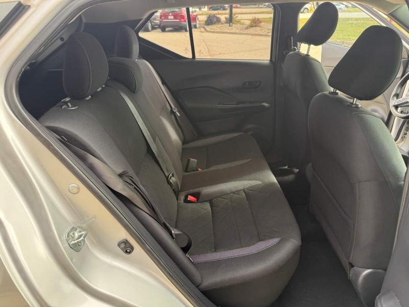 Nissan Kicks Vehicle Image 14