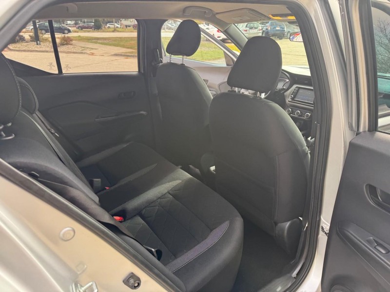 Nissan Kicks Vehicle Image 15