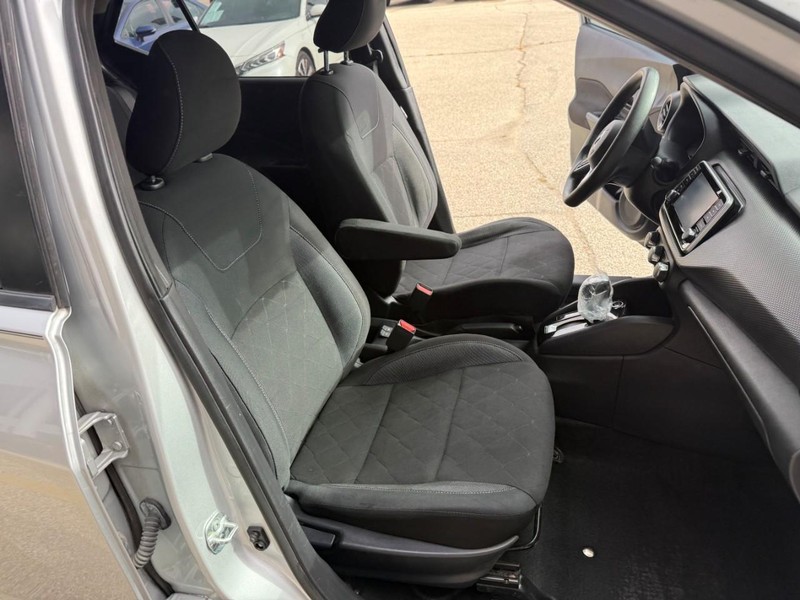 Nissan Kicks Vehicle Image 16