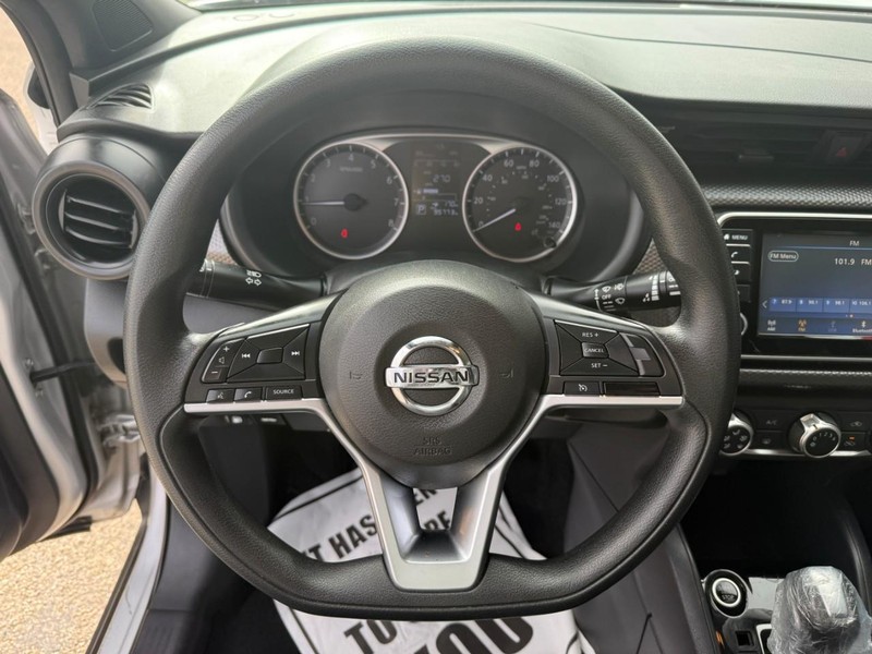 Nissan Kicks Vehicle Image 19