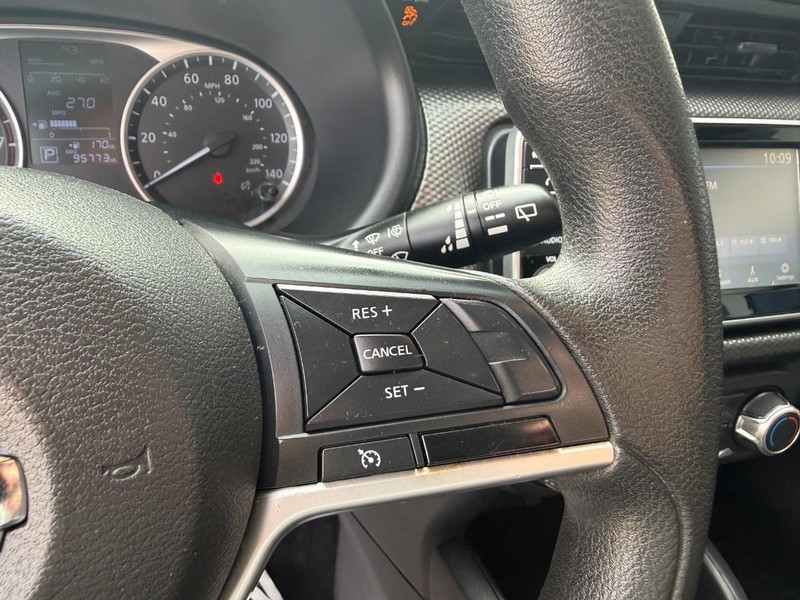 Nissan Kicks Vehicle Image 23