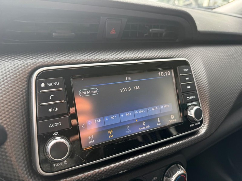 Nissan Kicks Vehicle Image 24