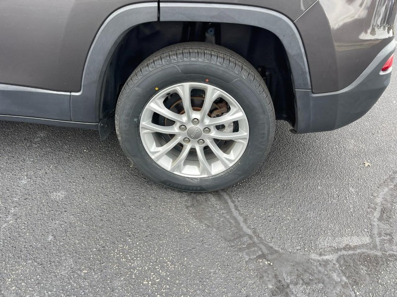 Jeep Cherokee Vehicle Image 05