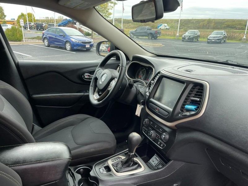 Jeep Cherokee Vehicle Image 06