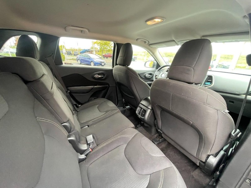 Jeep Cherokee Vehicle Image 10