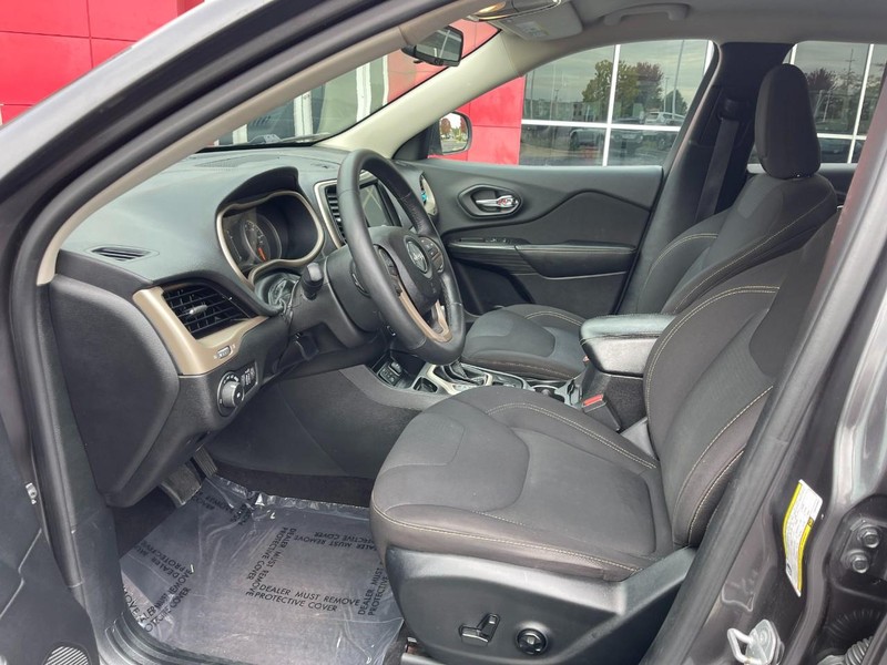 Jeep Cherokee Vehicle Image 15