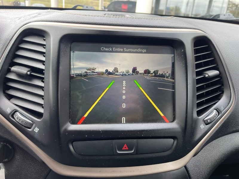 Jeep Cherokee Vehicle Image 21