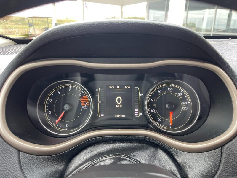 Jeep Cherokee Vehicle Image 23