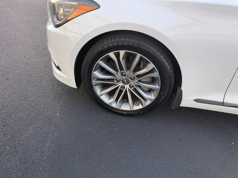 Genesis G80 Vehicle Image 06