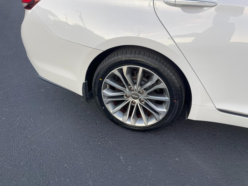 Genesis G80 Vehicle Image 08