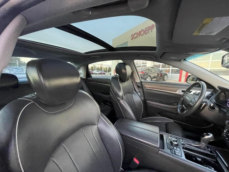 Genesis G80 Vehicle Image 10