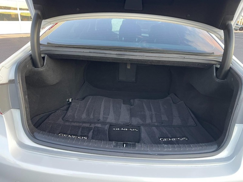 Genesis G80 Vehicle Image 17