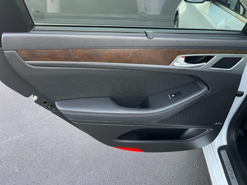 Genesis G80 Vehicle Image 19