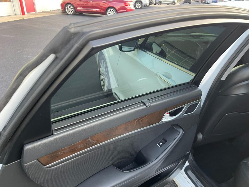 Genesis G80 Vehicle Image 20