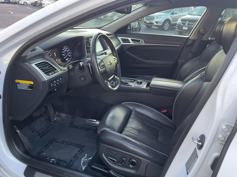 Genesis G80 Vehicle Image 21