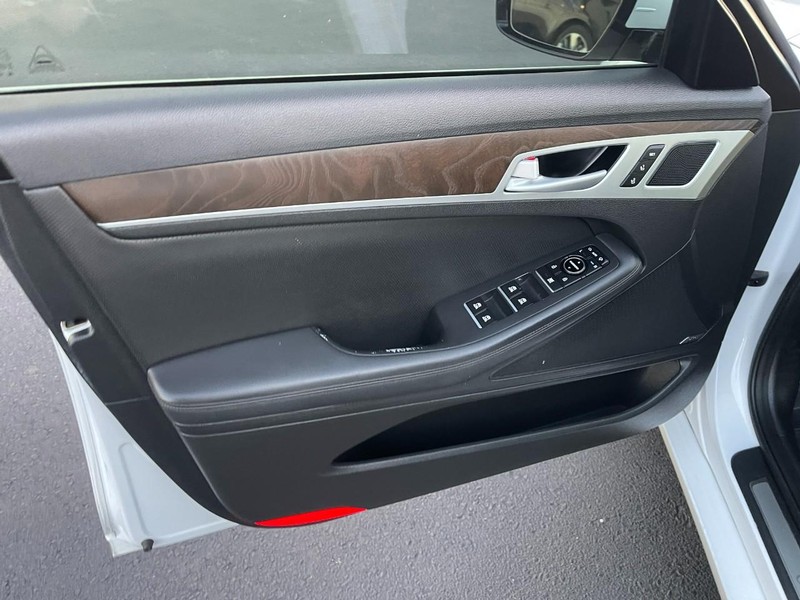 Genesis G80 Vehicle Image 22
