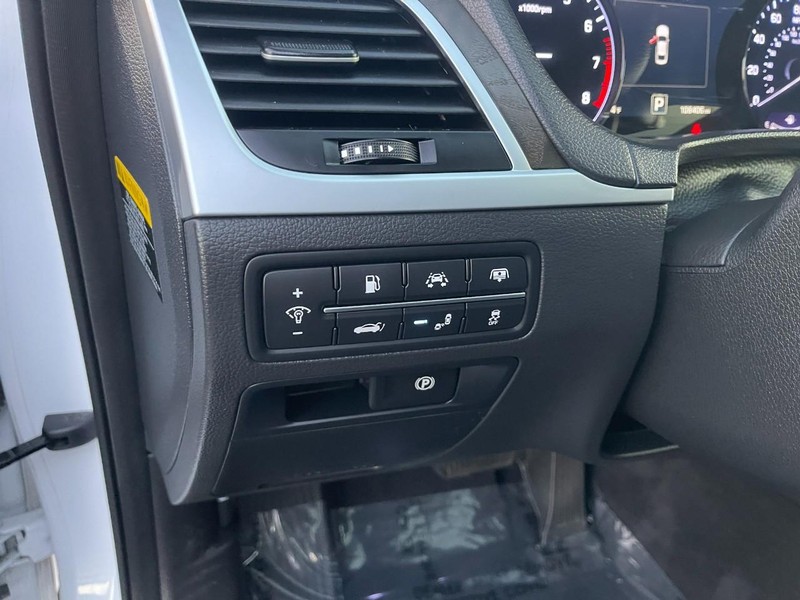 Genesis G80 Vehicle Image 25