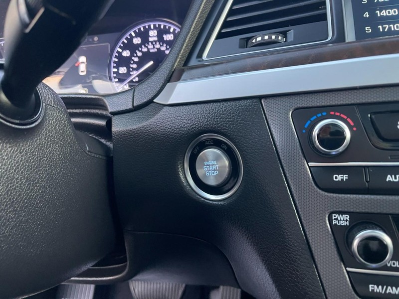 Genesis G80 Vehicle Image 36