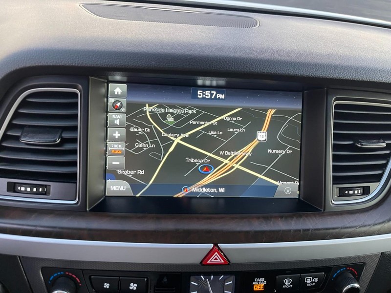 Genesis G80 Vehicle Image 38