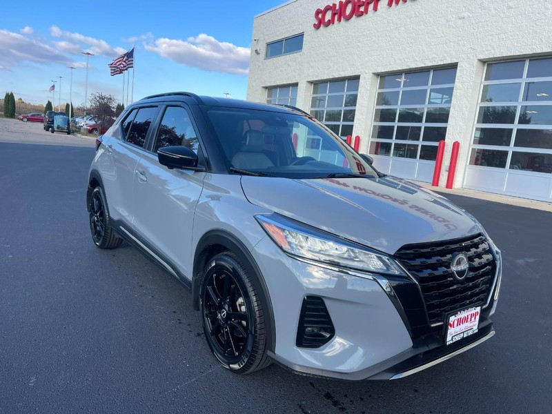 Nissan Kicks Vehicle Image 02