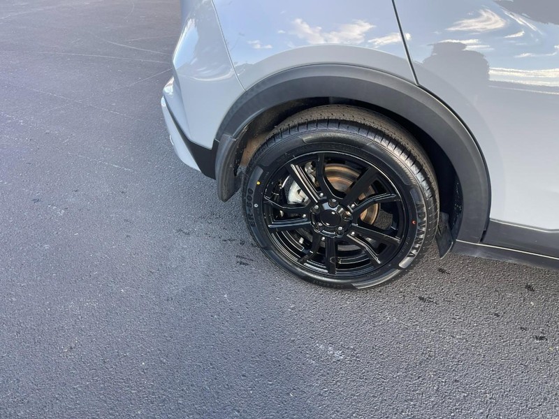 Nissan Kicks Vehicle Image 08