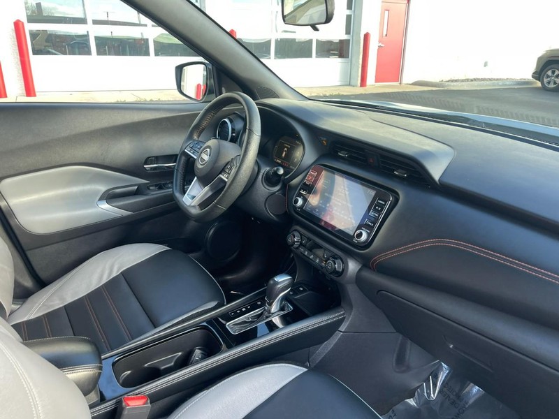 Nissan Kicks Vehicle Image 09