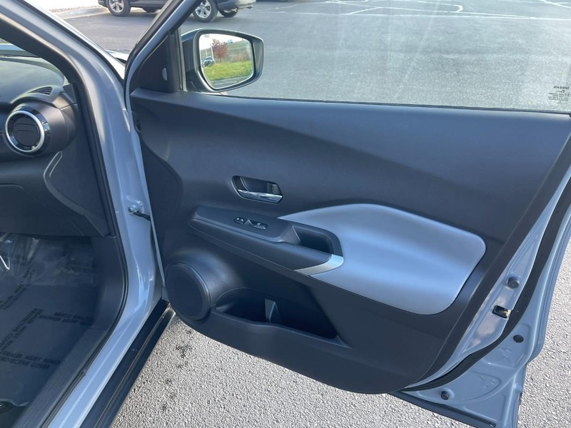 Nissan Kicks Vehicle Image 11