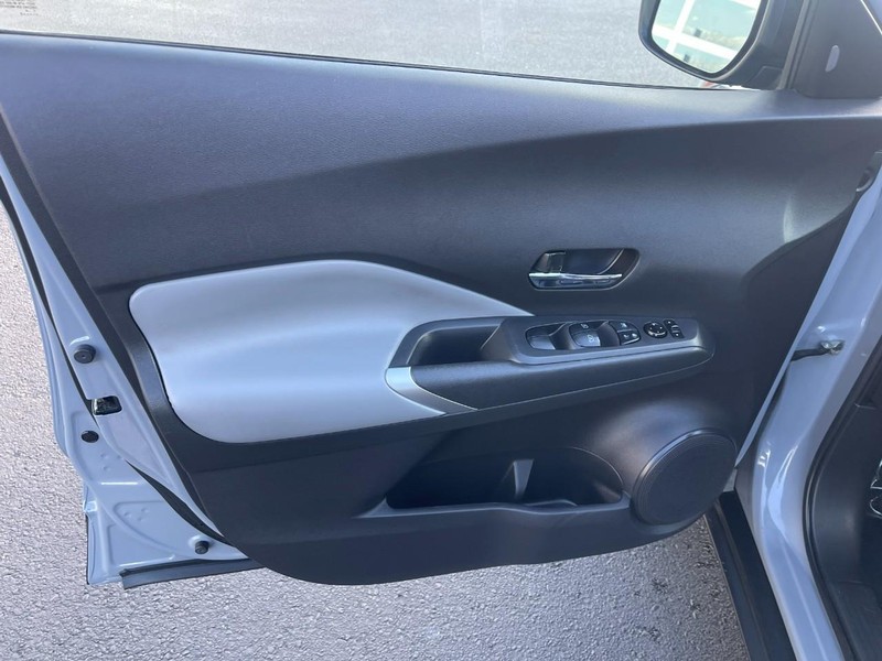 Nissan Kicks Vehicle Image 19