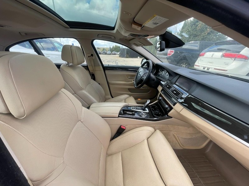 BMW 5 Series Vehicle Image 03