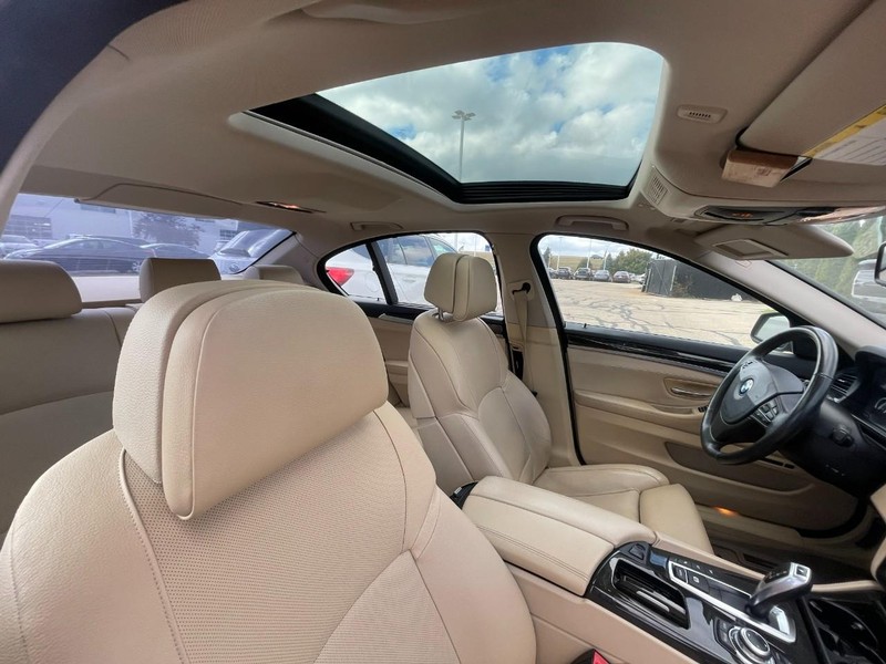 BMW 5 Series Vehicle Image 04