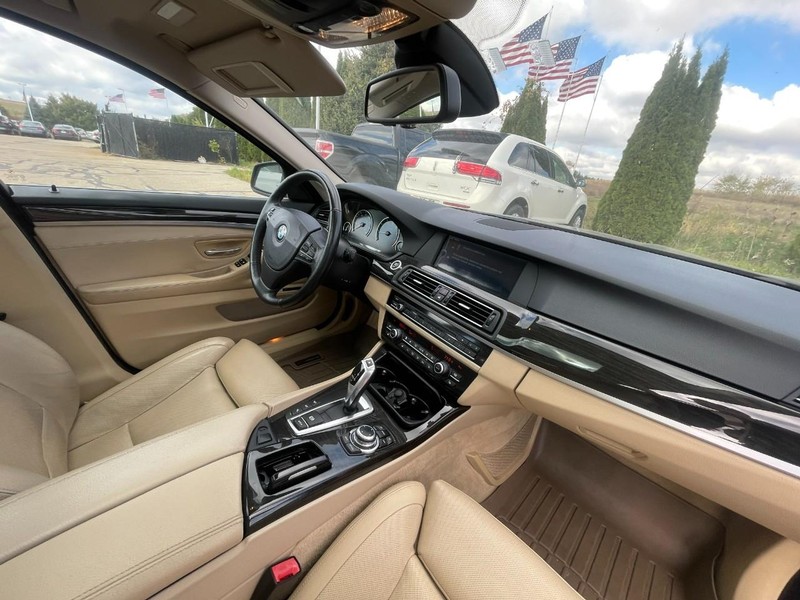 BMW 5 Series Vehicle Image 05