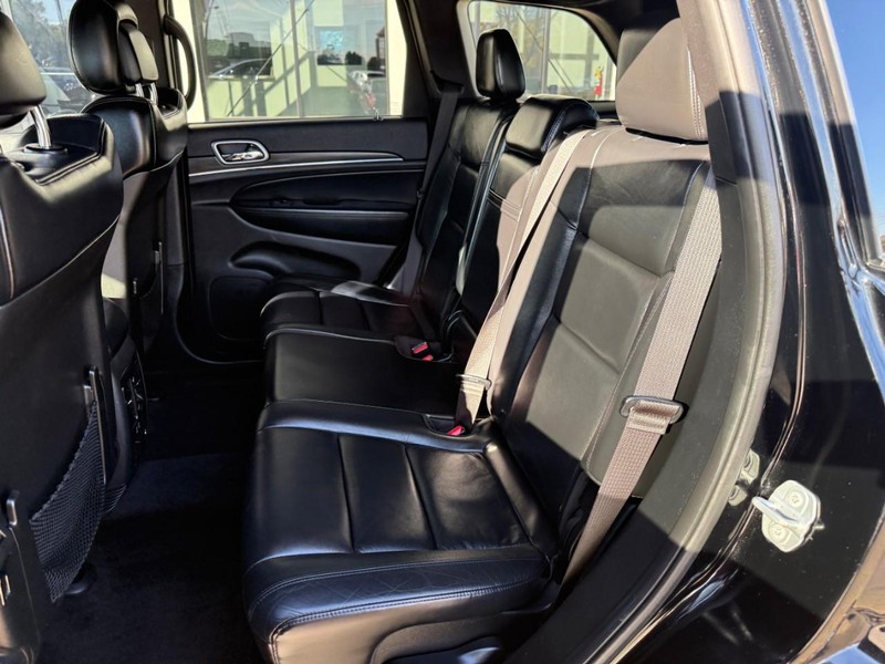 Jeep Grand Cherokee Vehicle Image 11