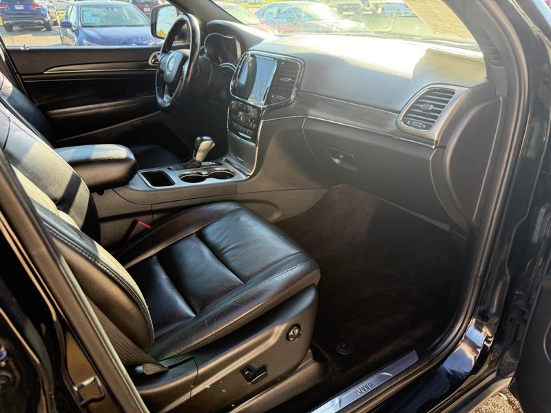 Jeep Grand Cherokee Vehicle Image 19