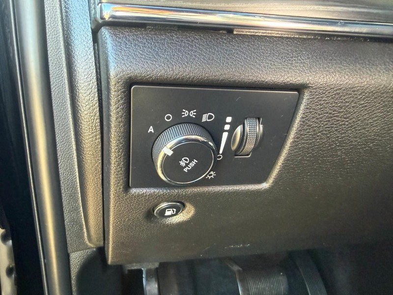 Jeep Grand Cherokee Vehicle Image 21