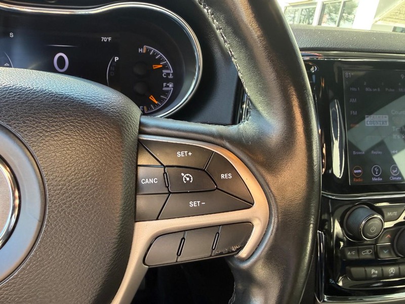 Jeep Grand Cherokee Vehicle Image 25