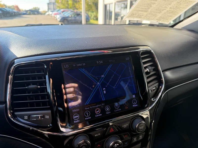 Jeep Grand Cherokee Vehicle Image 29