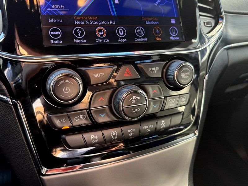 Jeep Grand Cherokee Vehicle Image 30